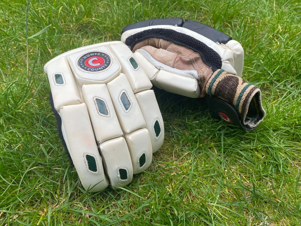 Hunts County cricket gloves
